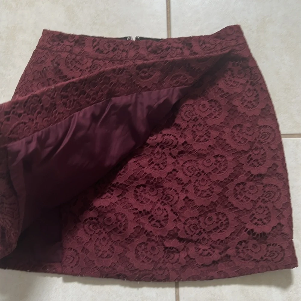 Madewell Burgundy Red Lace Mini Skirt with Asymmetrical Detail Women’s Size 4 - Picture 2 of 6